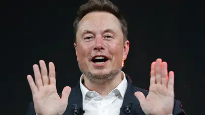 Çocuk istismarı mağduru, Elon Musk'tan fotoğrafların sosyal medyadan kaldırmasını istedi