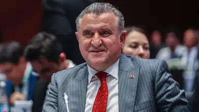 Bakan Bak’tan Hentbol Kadınlar Süper Kupa Şampiyonu Bursa Büyükşehir Belediyespor’a tebrik