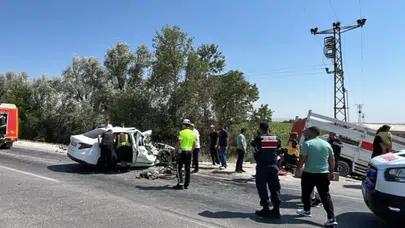 Konya'da otomobil ile kamyonet çarpıştı: Ölü ve yaralılar var