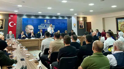 Bakan Ali Yerlikaya Erzurum’da esnaf ve partililerle buluştu