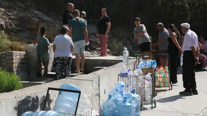 İzmir’de 32 saatlik su kesintisi vatandaşları çeşmelere yöneltti