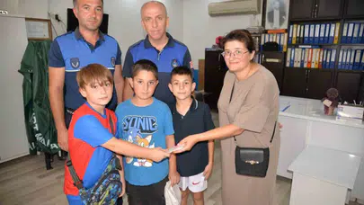 Türkeli’de çocuklar buldukları 13 bin 400 lirayı sahiplerine teslim etti