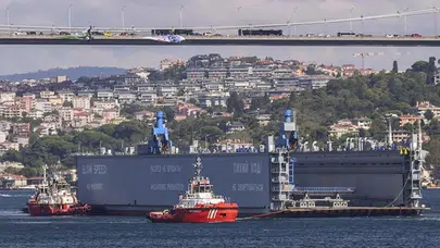 İstanbul Boğazı'nda gemi trafiği çift yönlü askıya alındı