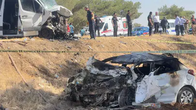 Şanlıurfa'da yolcu minibüsü ile otomobil çarpıştı: 1 ölü, 14 yaralı