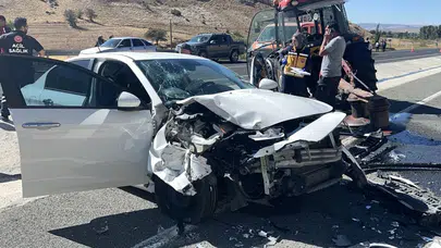 Kayseri Bünyan’da otomobil ile traktör çarpıştı: 4 yaralı