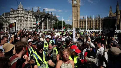 Londra'da Filistin eylemi: Yüzlerce gösterici gözaltına alındı