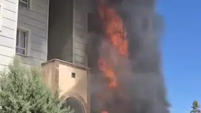Şanlıurfa'da 7 katlı apartmanda yangın! Alevler yükseldi