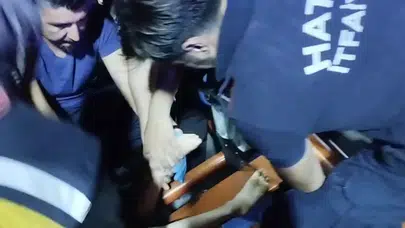 Hatay'da parkta ayağı sıkışan çocuk kurtarıldı!