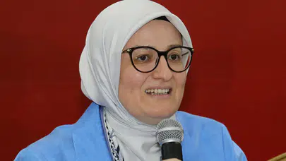 Belgin Uygur, Balıkesir'de 'Boş Sıralar' etkinliğinde konuştu!