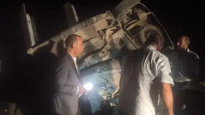 Şanlıurfa'da otomobil ile minibüs çarpıştı: Ölü ve yaralılar var