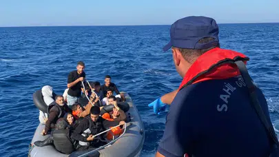 Didim açıklarında 11 düzensiz göçmen kurtarıldı!