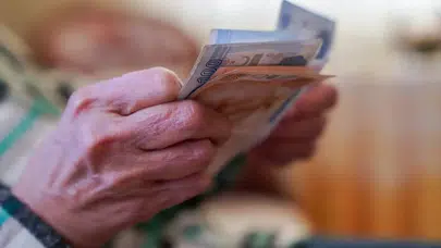 Bakan Göktaş duyurdu: Yaşlı ve engelli aylıkları hesaplara yatırılıyor