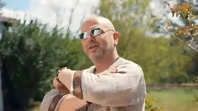 Yemekteyiz Özgür Turna kimdir?