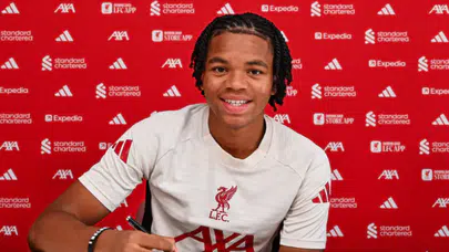 Liverpool, 17 yaşındaki Rio Ngumoha ile sözleşme imzaladı
