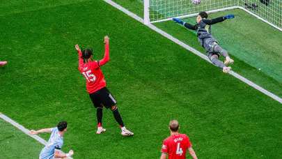 Manchester City, Manchester United'ı ezdi geçti!