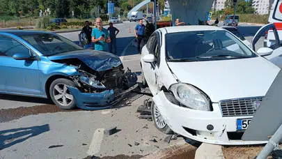 Samsun'da iki otomobil çarpıştı: 4 yaralı!