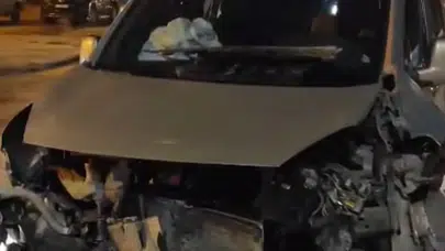 Yüksekova'da kavşakta kaza: 2'si çocuk 5 yaralı