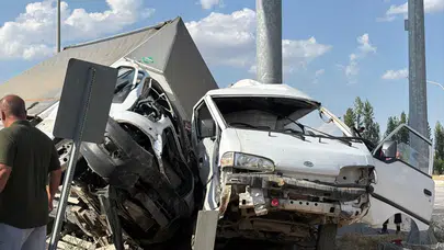 Çorum'da minibüsle kamyonet çarpıştı: Çok sayıda yaralı var