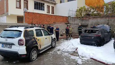 Bursa'da otomobil alev topuna döndü