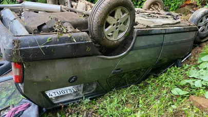 Rize'de freni patlayan otomobil takla attı