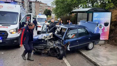 Sinop'ta iki otomobil çarpıştı: 2'si askeri personel 4 yaralı