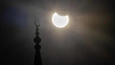 Kısmi Güneş tutulması ne zaman gerçekleşecek? Türkiye'den izlenebilecek mi?