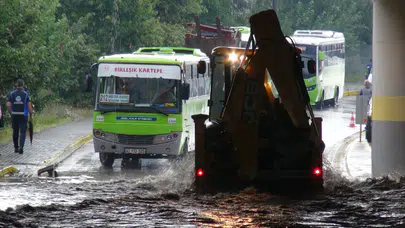 Kocaeli’de sağanak yağış hayatı felç etti