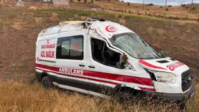 Gümüşhane'de ambulans takla attı: 3 sağlık personeli yaralandı