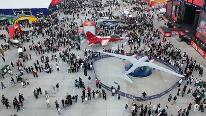 TEKNOFEST heyecanı 2’nci gününde devam ediyor: Hava gösterileri nefes kesti!