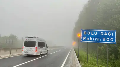Bolu Dağı’nda sis ve sağanak: Görüş mesafesi 15 metreye düştü