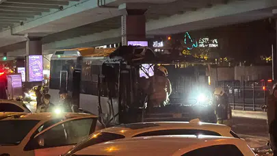 Şişli'de turistleri taşıyan tur otobüsü alevlere teslim oldu!