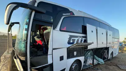 Mersin'de yolcu otobüsü refüje girdi: Kazada 13 kişi yaralandı!