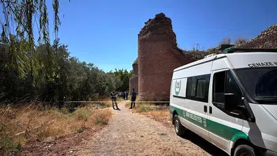 Tarihi surların dibinde erkek cesedi bulundu