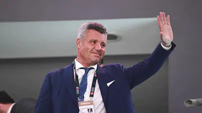 Fenerbahçe Başkanı Sadettin Saran, şirketinden ayrıldığını duyurdu