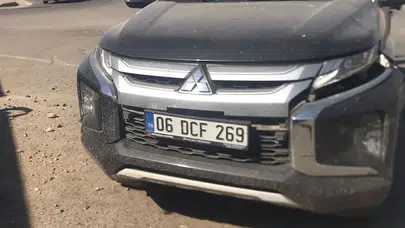 Batman’da hemzemin geçitte korkutan kaza: Yük treni kamyonete çarptı