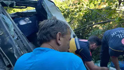 Artvin’de beton mikseri uçuruma yuvarlandı