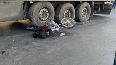 Mersin'de tır motosiklete çarptı: 1 ölü, 1 yaralı