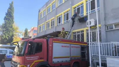 Manisa'da 3 öğrenci okulda mahsur kaldı!