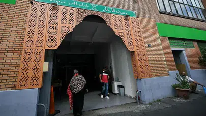 Fransız polisi camilerin dışına bırakılan domuz başları konusunda yabancı istihbarat servislerinden şüpheleniyor