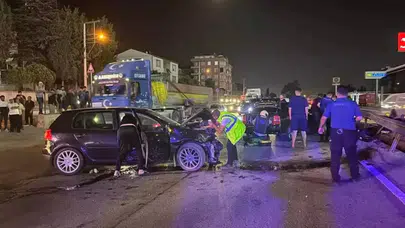 Kocaeli'de iki otomobil çarpıştı: Yaralılar var