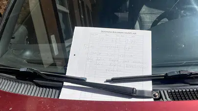 Kaldırıma park eden yöneticiden notlu uyarı