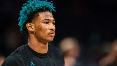 Anadolu Efes, Kai Jones ile sözleşme imzaladı