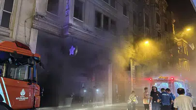 Beyoğlu’nda çıkan otel yangını kontrol altına alındı