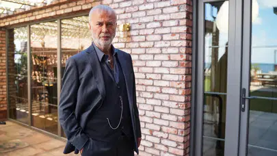 Eşref Rüya Hıdır kimdir?