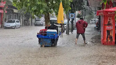 Adana ve Osmaniye'de sağanak ve şiddetli rüzgar etkili oldu: Okul çatısı uçtu