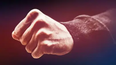 Esenyurt'ta tekmeli, yumruklu kavga! İki grup birbirine girdi