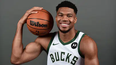 Yunan basketbolcudan Türk bayrağına küfür!