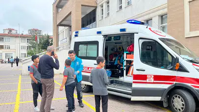 Kayseri’de okulda yanlışlıkla çalan yangın alarmı paniğe yol açtı: 14 öğrenci yaralandı