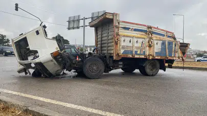 Çanakkele'de kamyonet ile kamyon çarpıştı: Sürücü hayatını kaybetti