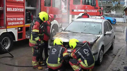 Balıkesir'de yangın: Park halindeki araç küle döndü